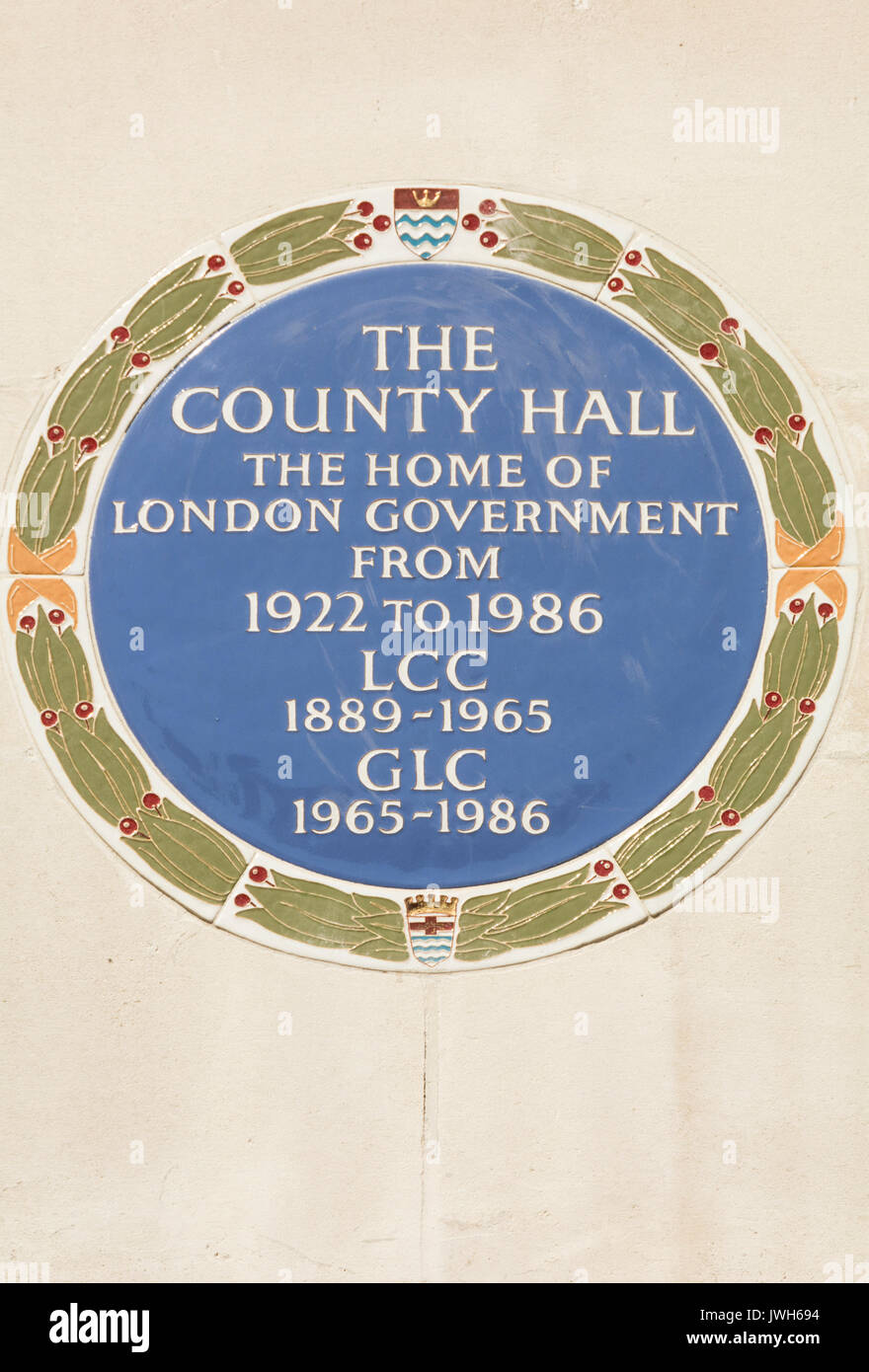 A Blue Plaque outside the former County Hall and home of London Local Government from 1922-1986. Stock Photo