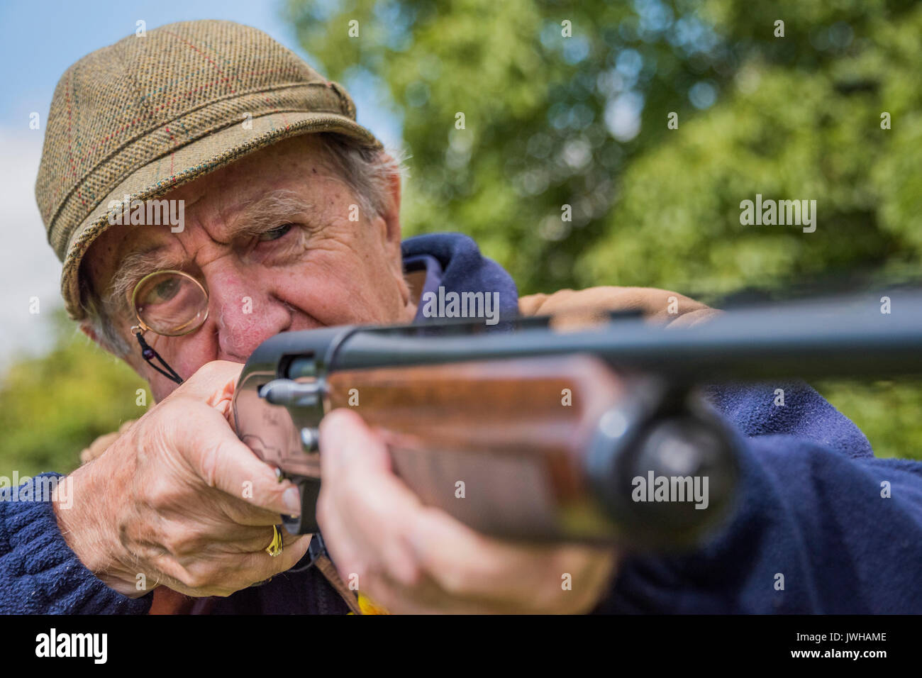 Sussex, UK. 12th Aug, 2017. The glorious 12th and Kevin celebrates his 88th birthday with gun and dog. Credit: Guy Bell/Alamy Live News Stock Photo