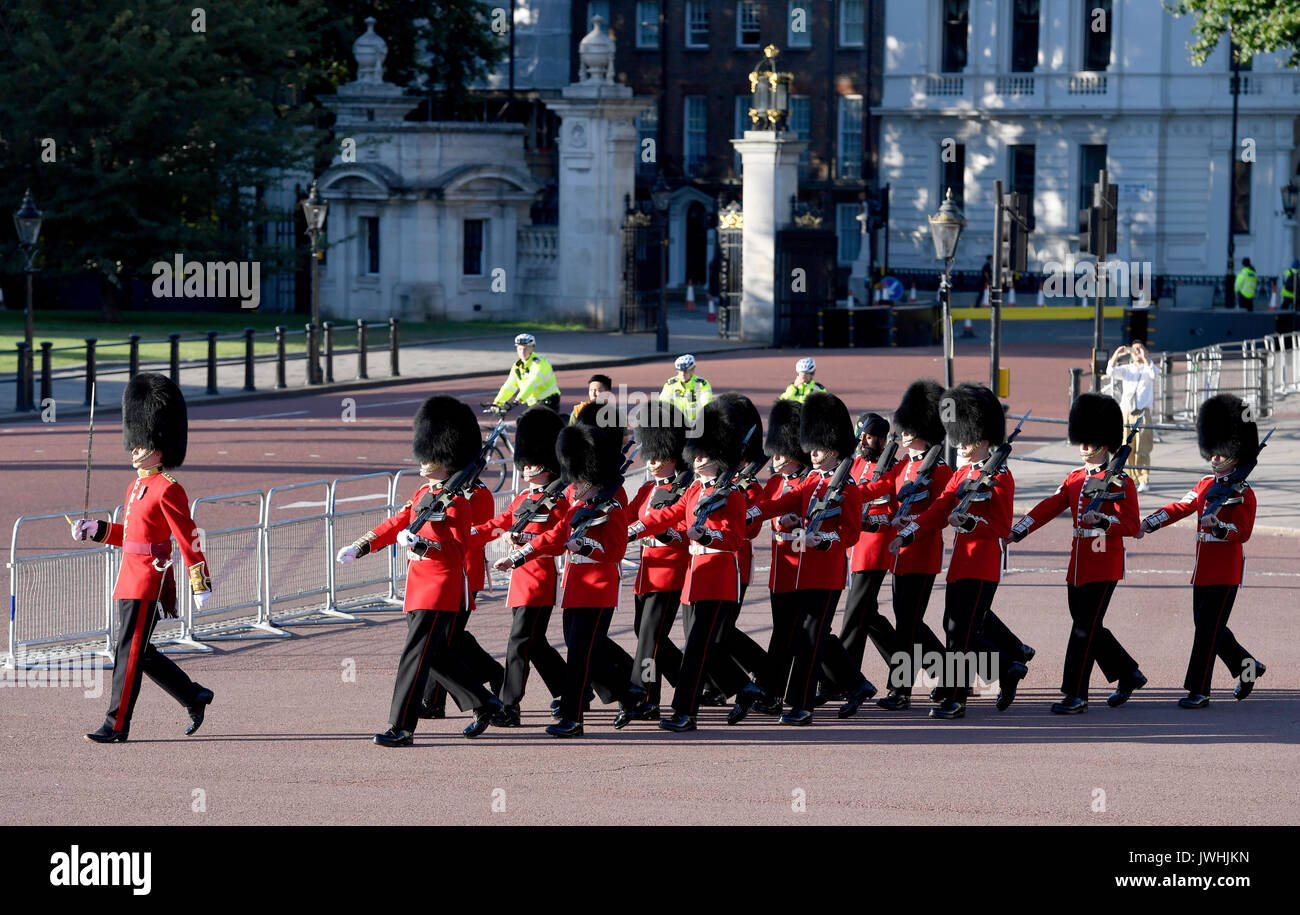 London, UK. 13th Aug, 2017. Members of the Queen's Guard cross The Mall during the 50 kilometre marathon event at the IAAF London 2017 World Athletics Championships in London, United Kingdom, 13 August 2017. Photo: Rainer Jensen/dpa/Alamy Live News Stock Photo