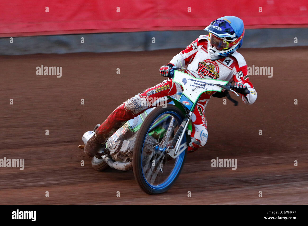 Glasgow, Scotland, UK. 12th August, 2017. Dan Bewley showing he's not to be underestimated at Ashfield Stadium Credit: Colin Poultney/Alamy Live News Stock Photo