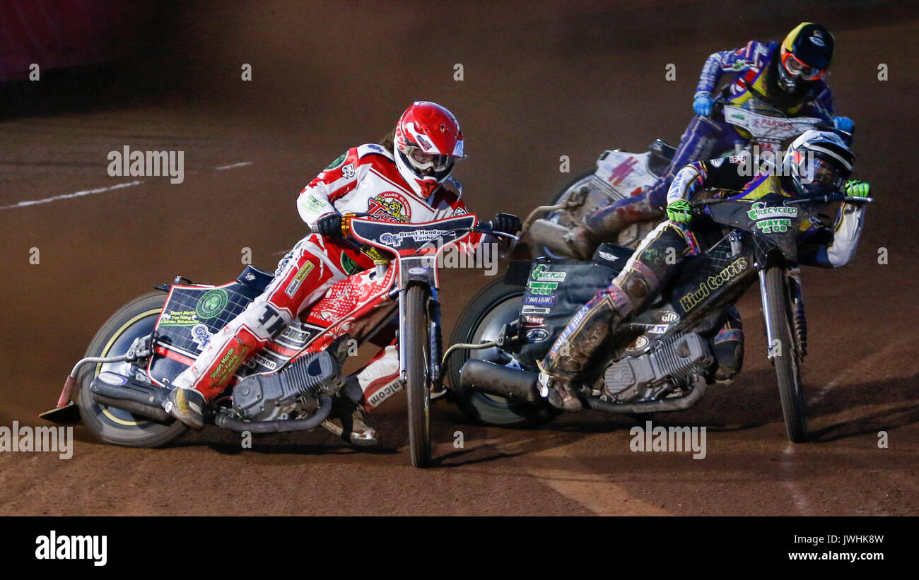 Glasgow, Scotland, UK. 12th August, 2017. Richard Lawson goes round the outside of the the 2 Monarchs riders Credit: Colin Poultney/Alamy Live News Stock Photo