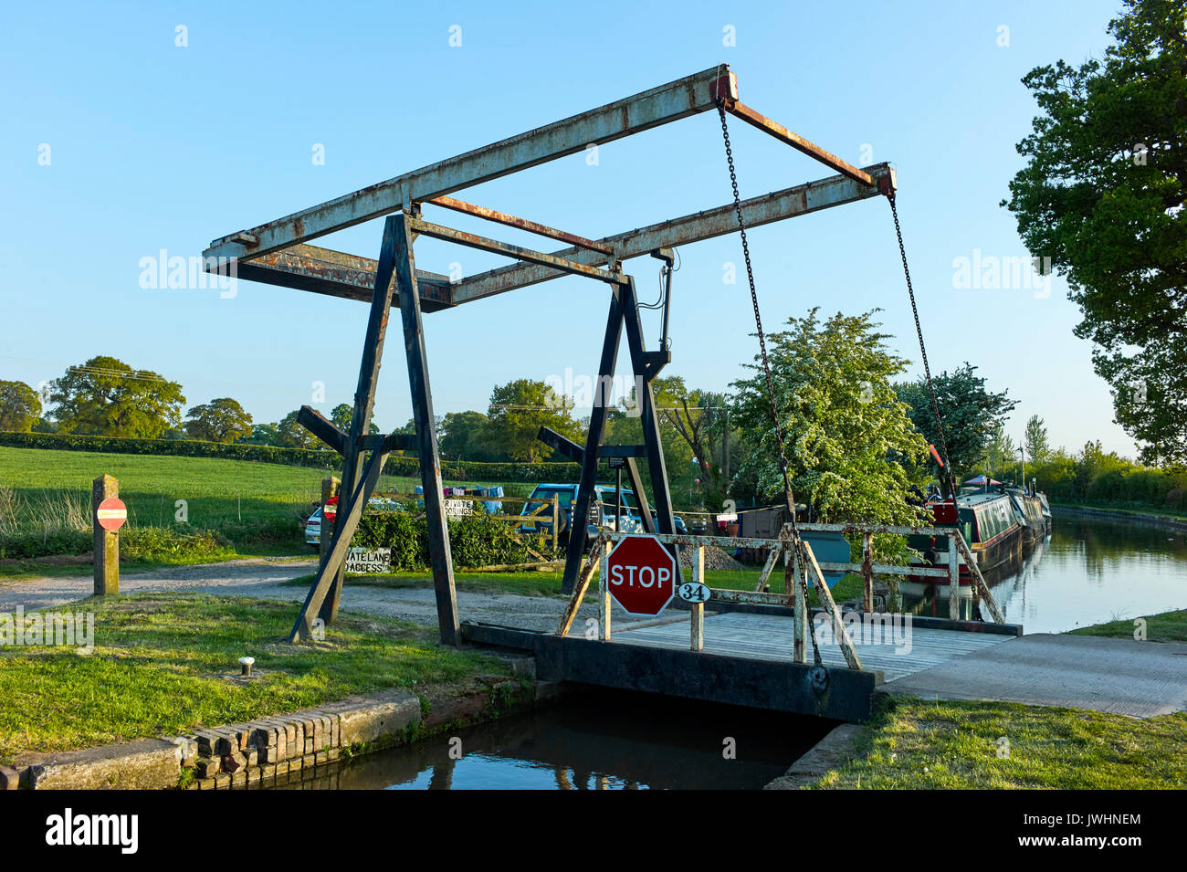 Lift bridge number 34 near Whitchurch on the Llangollen canal Stock Photo
