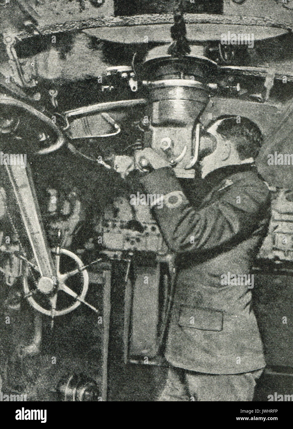 German officer using periscope, WW1 Stock Photo