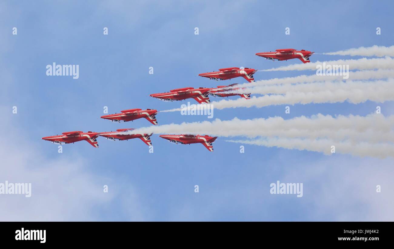 Upside down arrow hi-res stock photography and images - Alamy