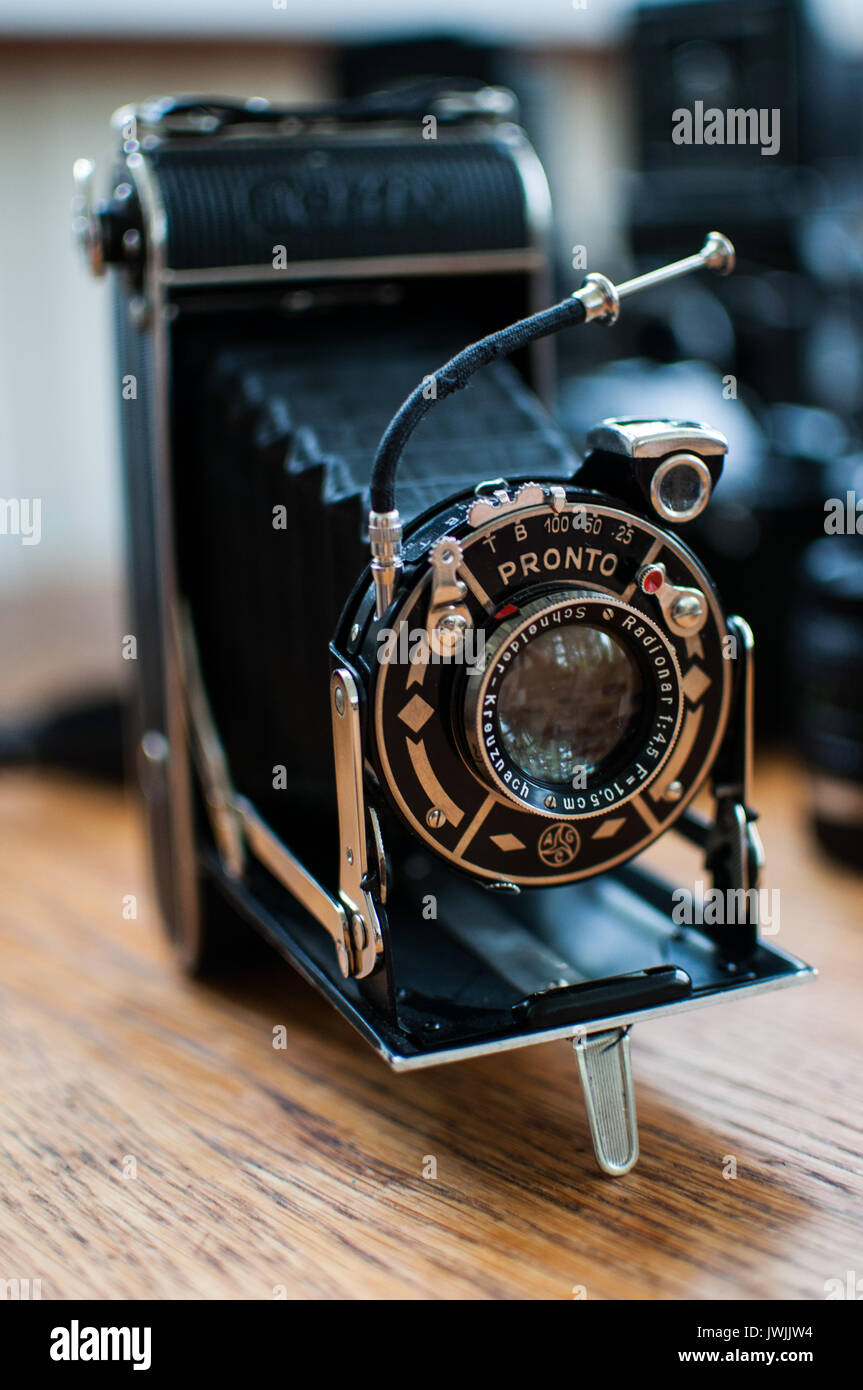 Vintage camera - Certo Certix Stock Photo - Alamy