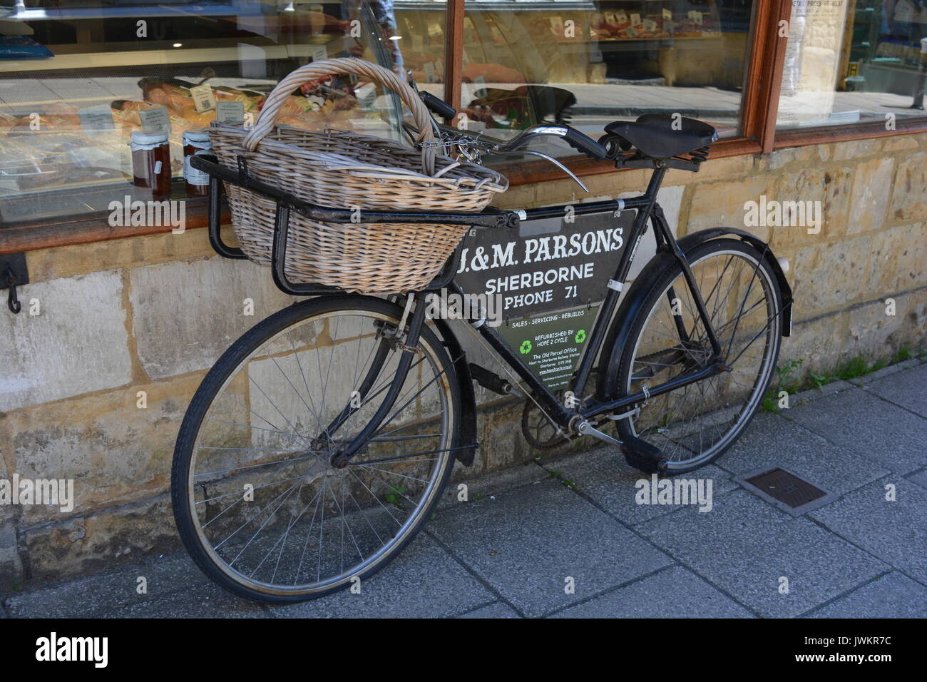 Old fashioned butcher shop hi-res stock photography and images - Alamy