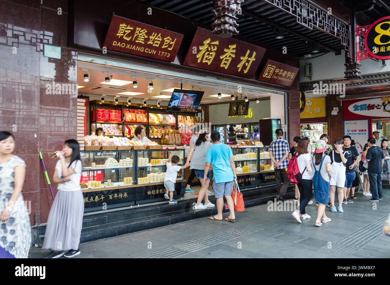 A stall selling street food in Shanghai, China Stock Photo - Alamy