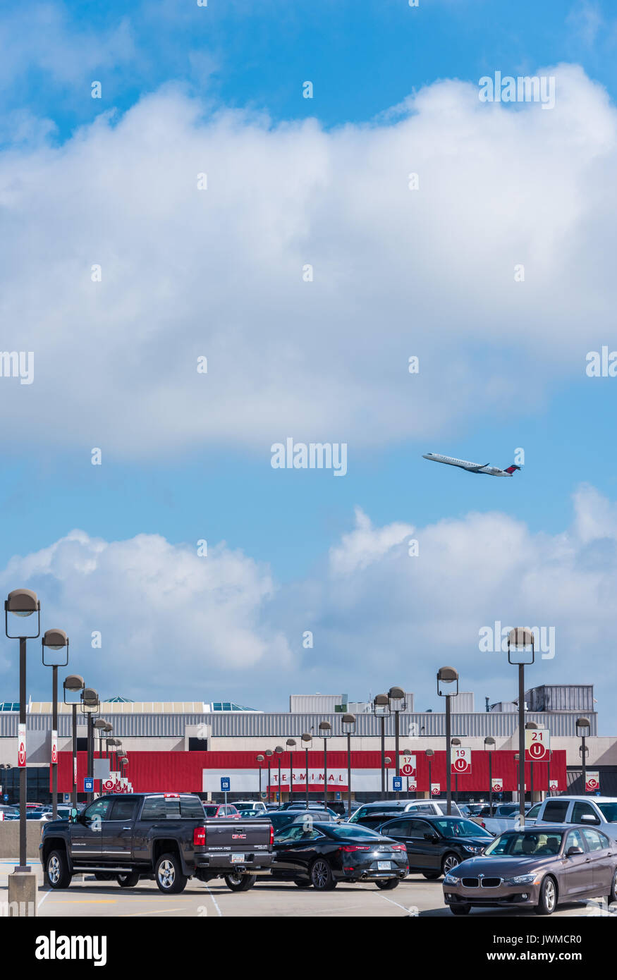 Delta airlines terminal hires stock photography and images Alamy