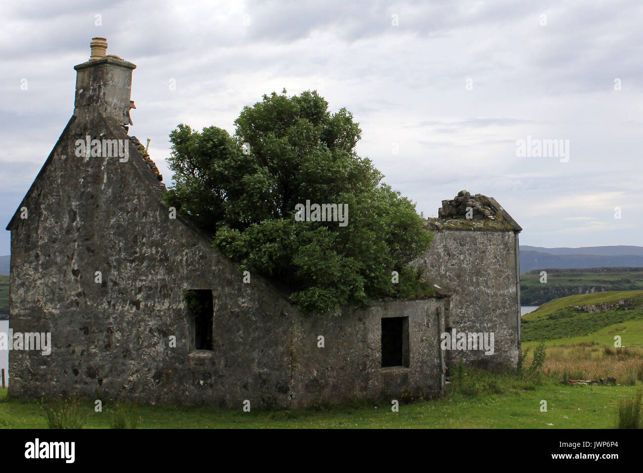 abandoned house on the isle of skye Stock Photo Alamy