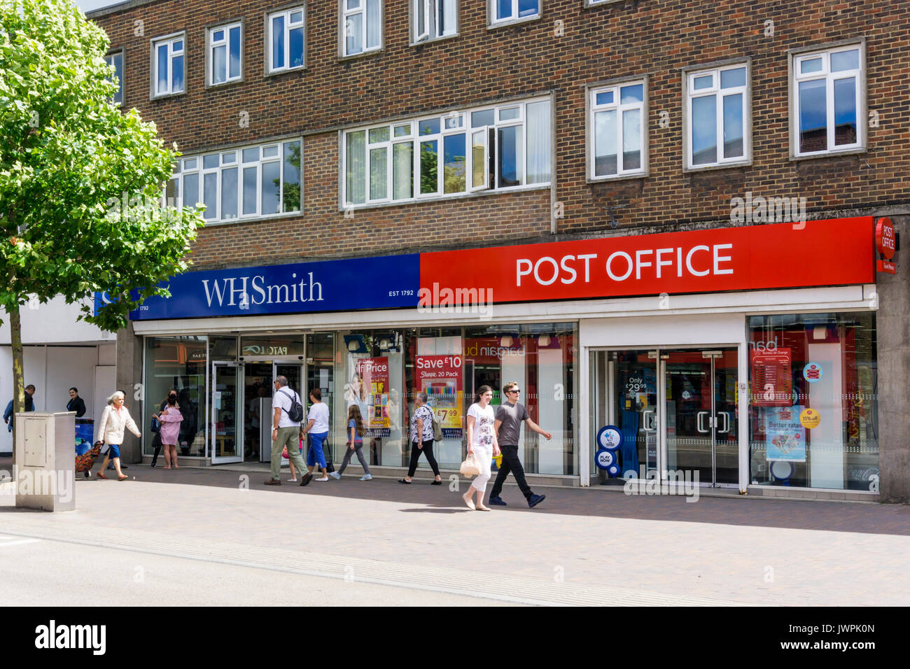 W h smith and post office hi-res stock photography and images - Alamy