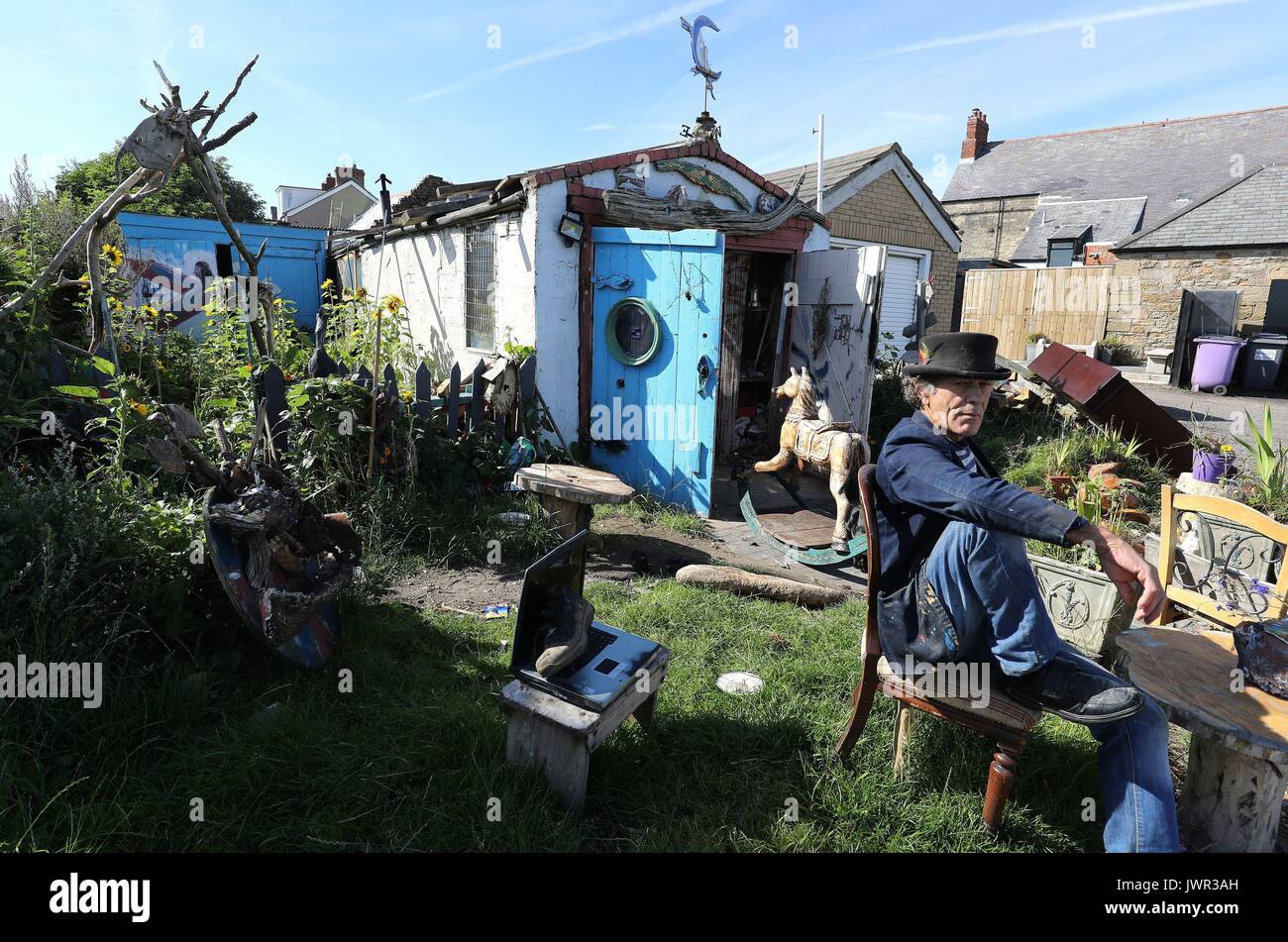 Boat builder Tom Newstead, 70, outside his shack in Seaton Sluice on the Northumberland coast, who has been collecting driftwood and objects from beaches for over 50 years. Stock Photo