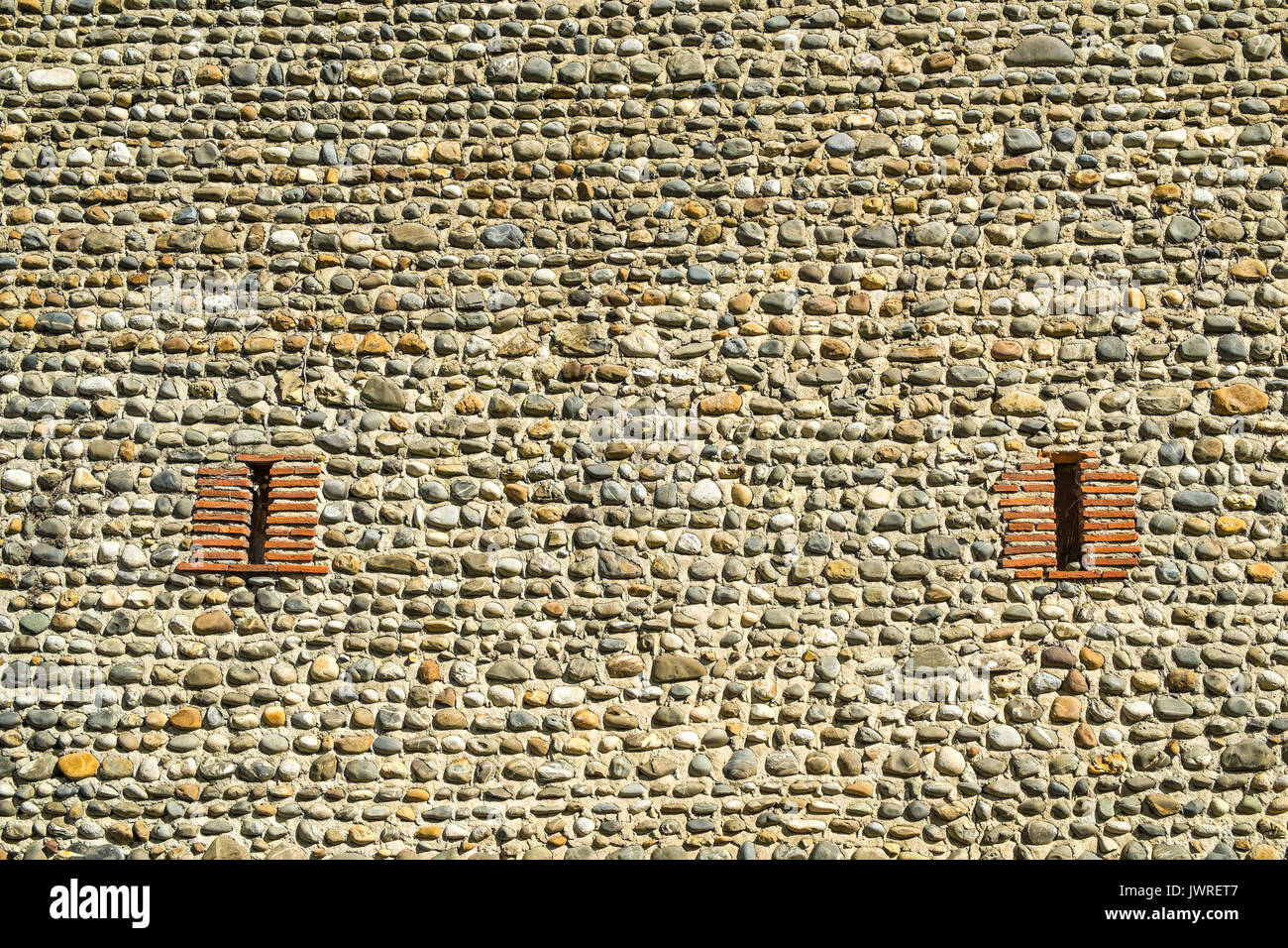 Traditional local building materials and technique with stone, Monein