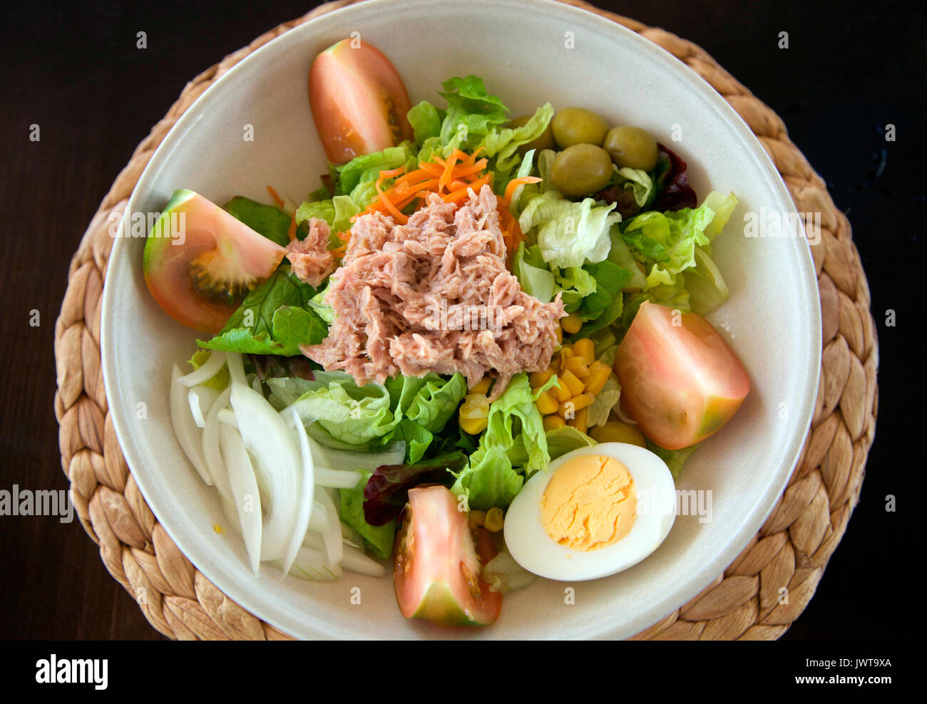 Healthy vegetables salad hi-res stock photography and images - Alamy