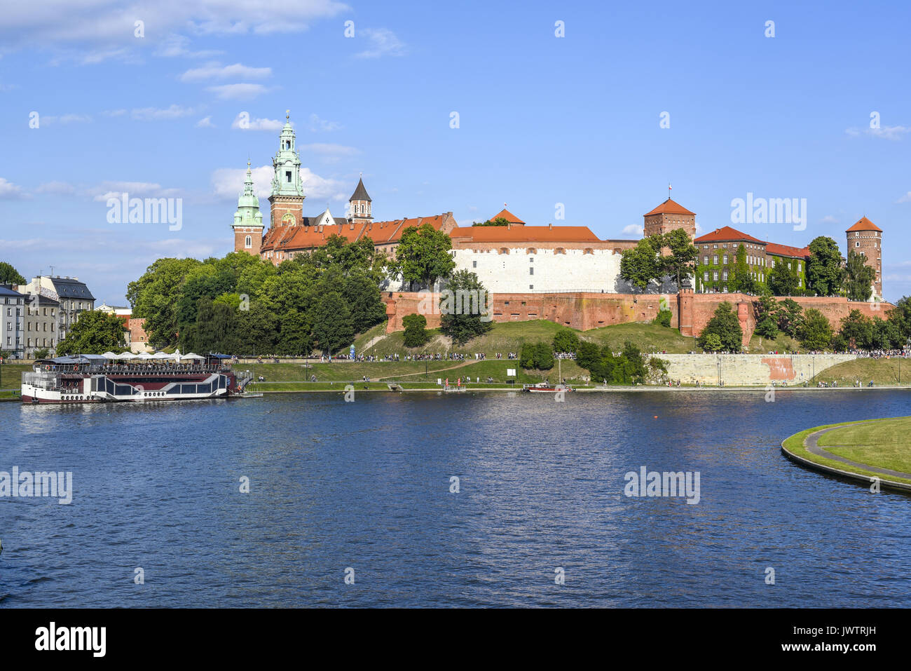 Weichel Rivier Krakow, river Weichsel, royal palace on Wawel Stock Photo - Alamy