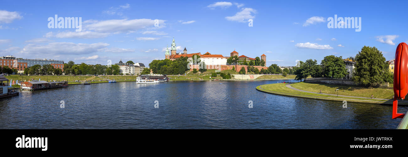 Weichel Rivier Krakow, river Weichsel, royal palace on Wawel Stock Photo - Alamy