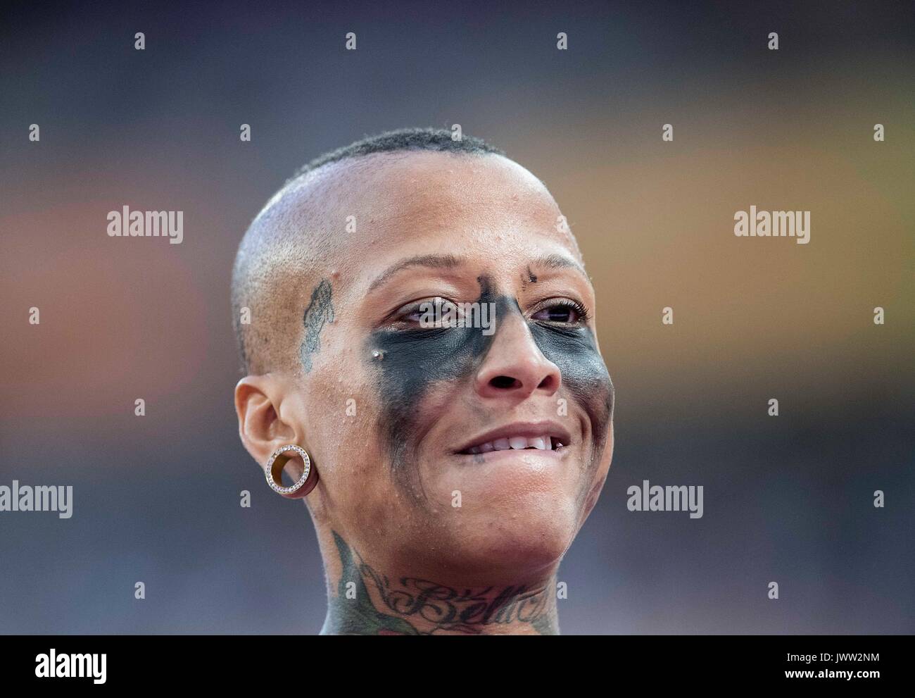 Mit tattoos und schwarzer farbe im gesicht hi-res stock photography and  images - Alamy, image size:1300x991