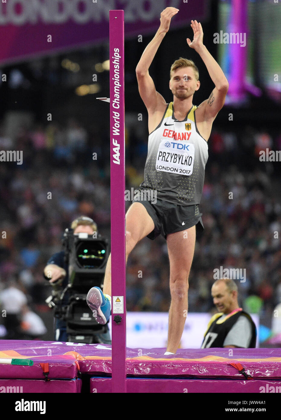London, UK. 13th Aug, 2017. Germany's Mateusz Przybylko thanks the spectators after his failed attempt at high jump at the IAAF London 2017 World Athletics Championships in London, United Kingdom, 13 August 2017. Photo: Rainer Jensen/dpa/Alamy Live News Stock Photo