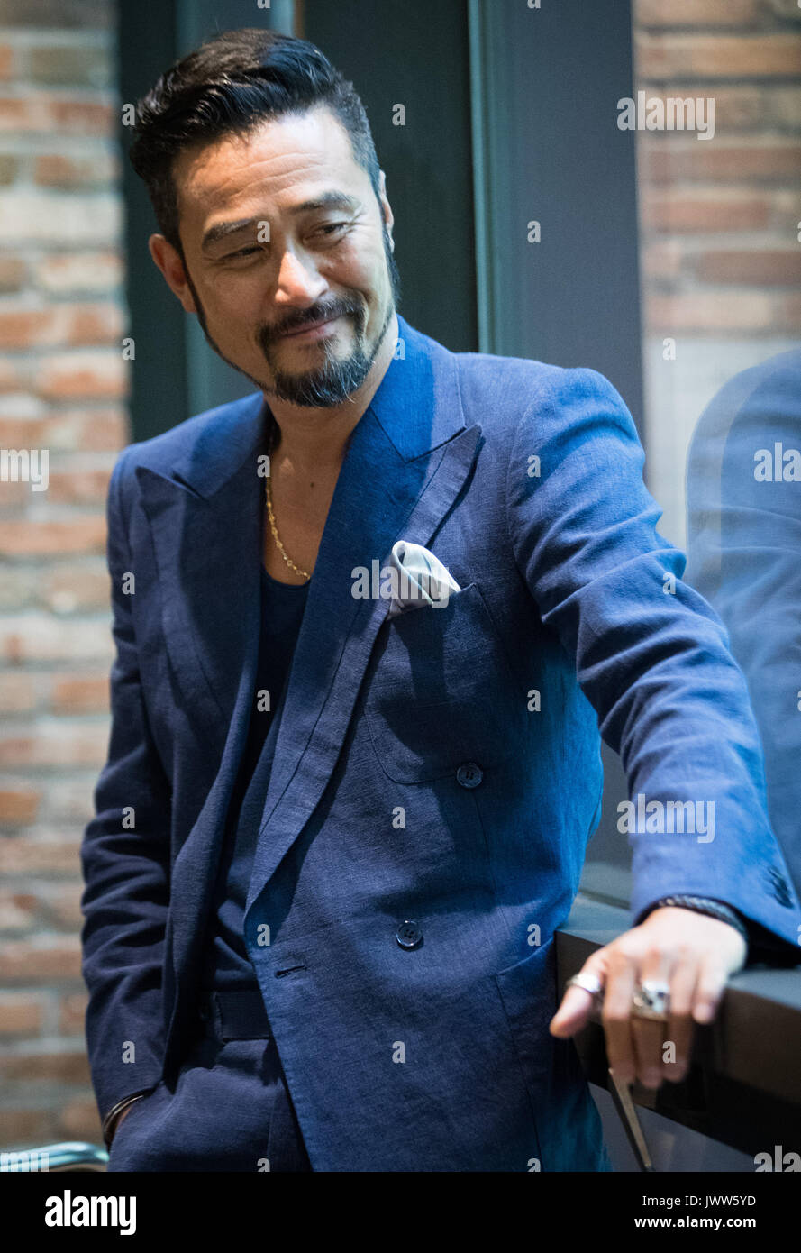 Чхве мин су жена. Чхве мин су актер. Чхве мин су 2022. Чхве мин су 2022. Какой номер у мин су.