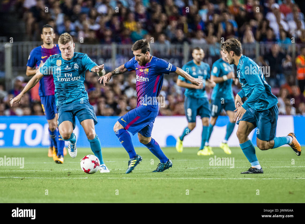 Barcelona, Catalonia, Spain. 13th Aug, 2017. FC Barcelona forward MESSI competes with Real Madrid midfielder KROOS for the ball during the Spanish Super Cup Final 1st leg between FC Barcelona and Real Madrid at the Camp Nou stadium in Barcelona Credit: Matthias Oesterle/ZUMA Wire/Alamy Live News Stock Photo