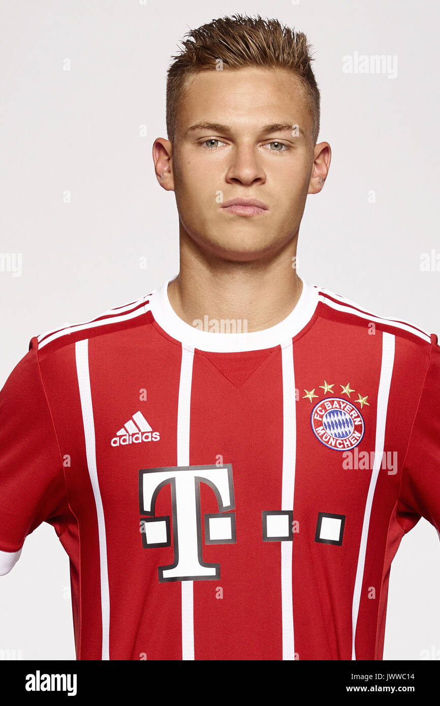 HANDOUT - German Bundesliga, official photocall FC Bayern Munich for ...