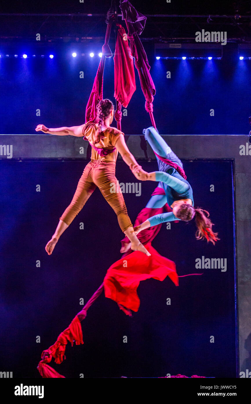London, UK. 14th August, 2017. A double aerial rope display with aerialists Saara Ahola and Sarah Lett - Cirkus Cirkör perform the UK premiere of Limits at Southbank Centre's Royal Festival Hall. A Scandinavian contemporary circus company which combines energy with acrobatic artistry. The current show was conceived by Founder and Artistic Director Tilde Björfors as part of his trilogy exploring migration. London 14 Aug 2017. Credit: Guy Bell/Alamy Live News Stock Photo