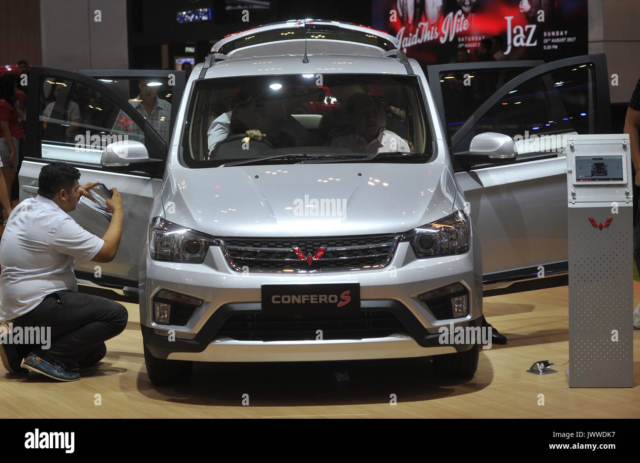 Wuling motors hires stock photography and images Alamy