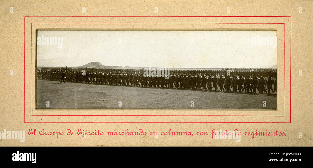 El Cuerpo de Ejercito marchando en columna, con frente de regimientos. Stock Photo