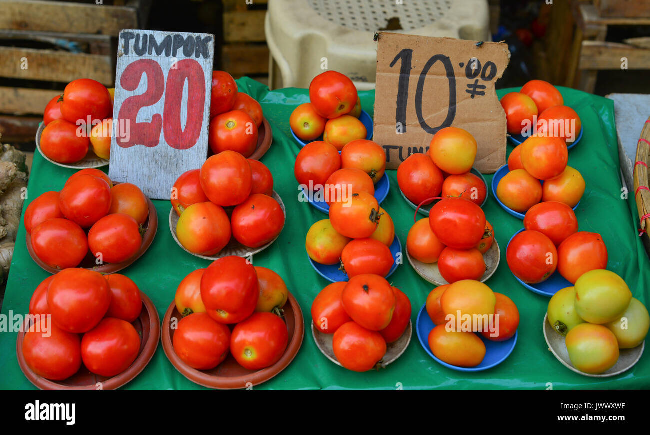 Tomato fruits for sale at street market in Manila, Philippines Stock