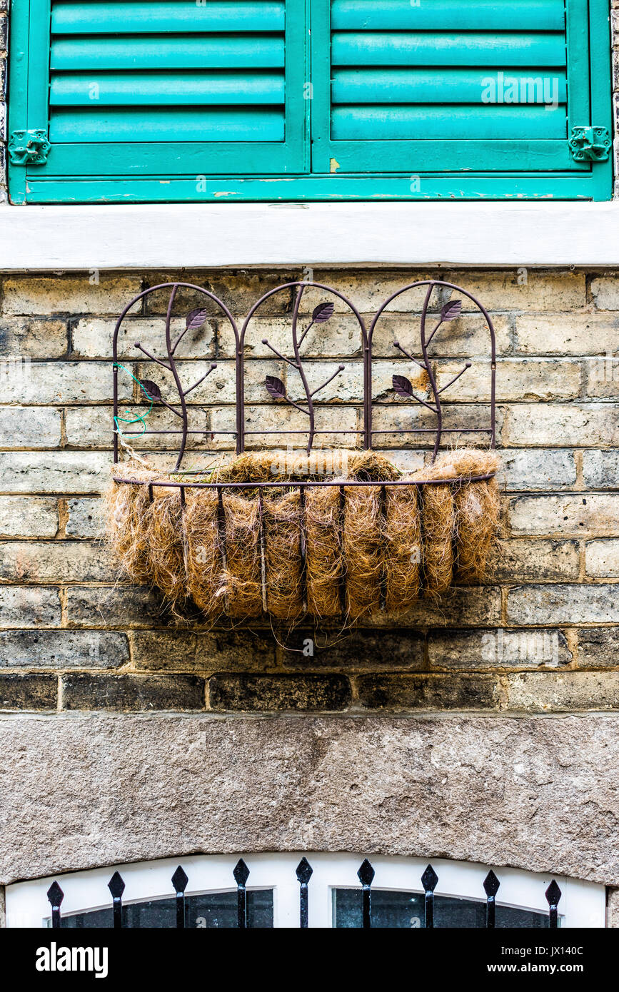 Empty hanging basket hires stock photography and images Alamy