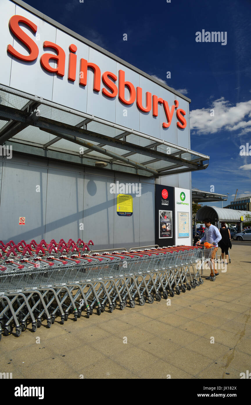 UK, London, North Kensington, Ladbroke Grove, Sainsbury's Supermarket
