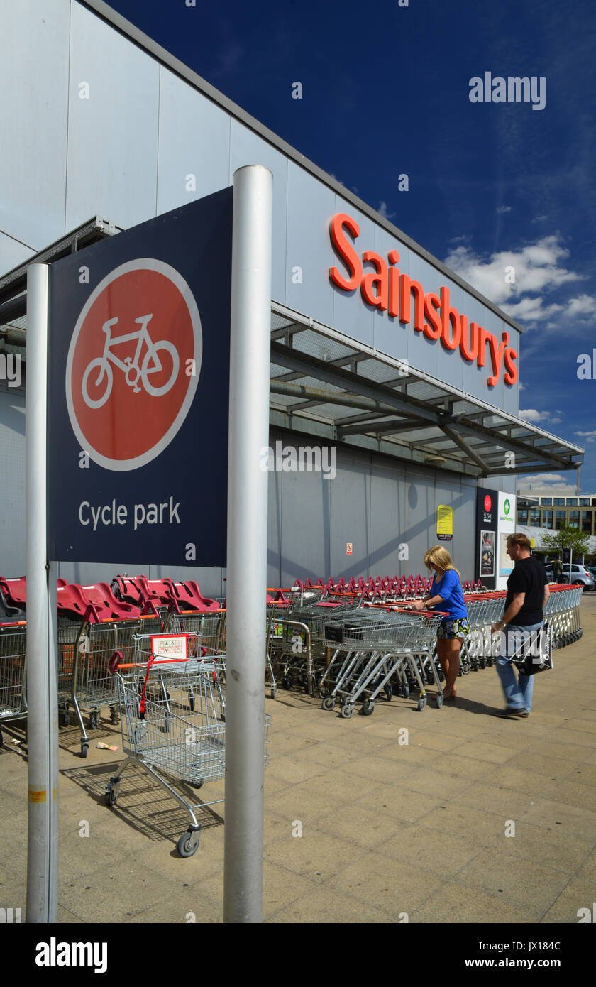 UK, London, North Kensington, Ladbroke Grove, Sainsbury's Supermarket