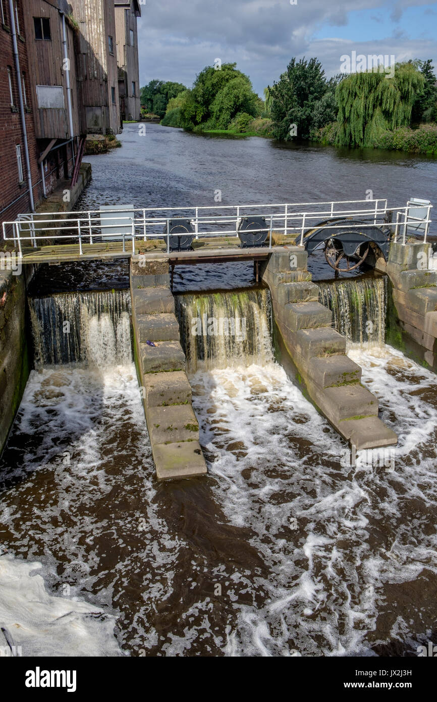The weir in Castleford Town centre Stock Photo Alamy
