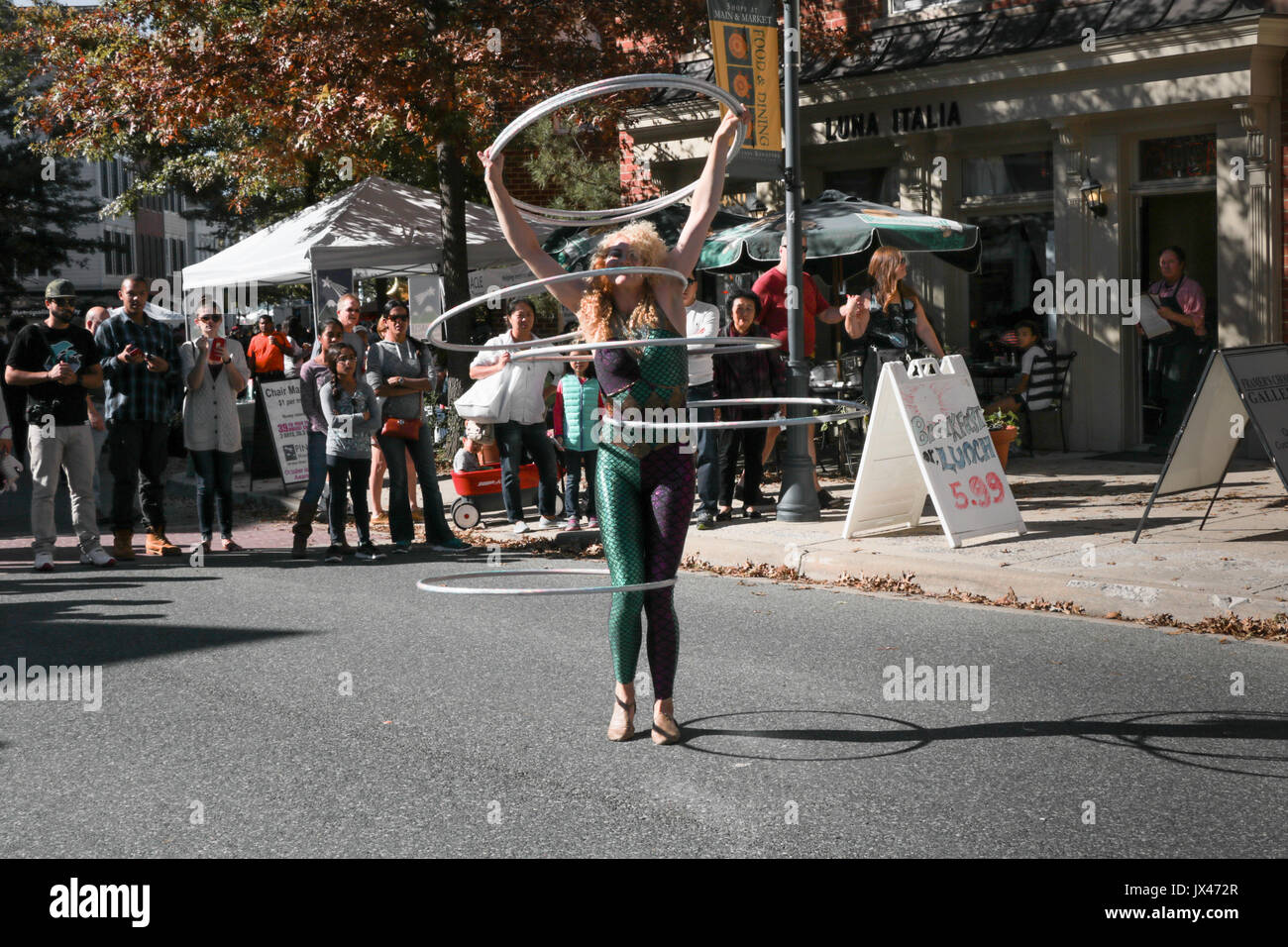 Kentlands Oktoberfest Street Performer Stock Photo Alamy