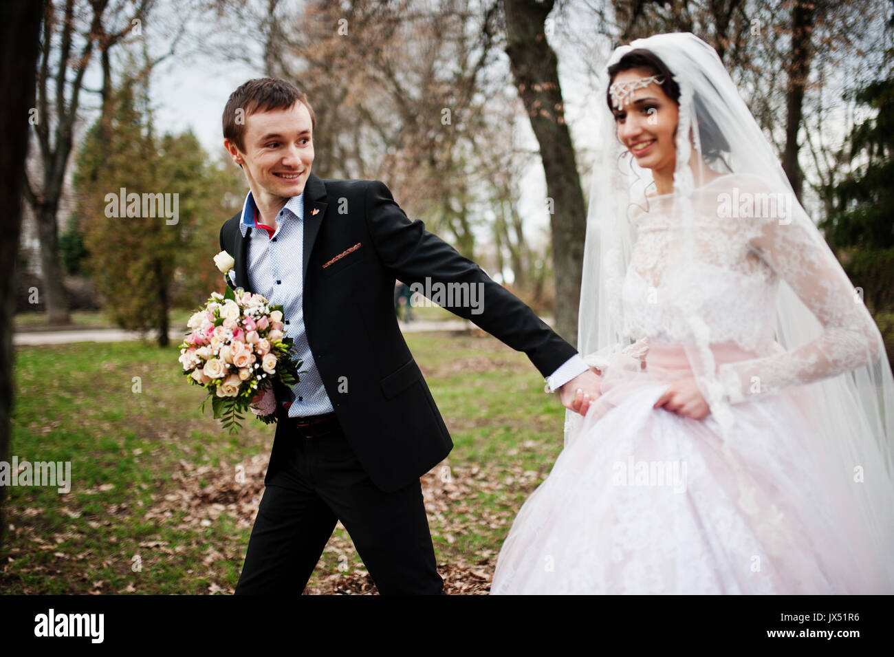 Happy newlyweds posing in park hi-res stock photography and images - Alamy