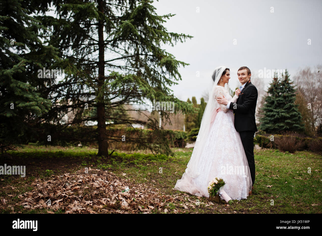 Happy newlyweds posing in park hi-res stock photography and images - Alamy