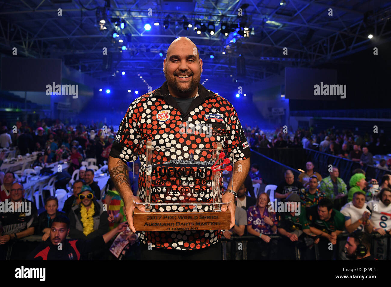 August 13th 2017, Auckland, New Zealand; Kyle Anderson with the winners  trophy during Day 3 of the Auckland Darts Masters 2017. Trusts Arena,  Henderson. Sunday 13th August 2017 Stock Photo - Alamy