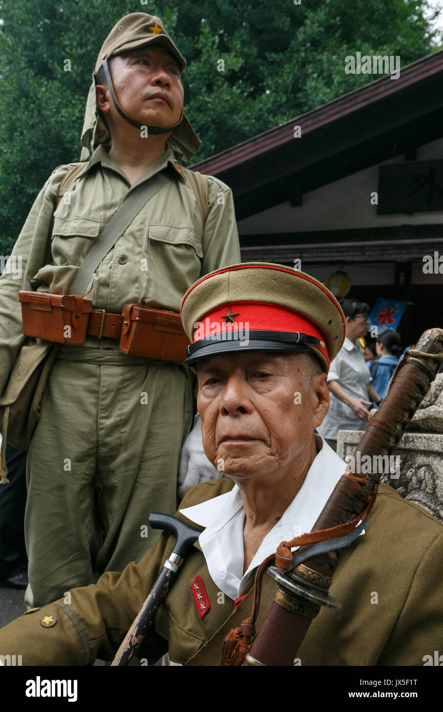 Tokyo, Japan. 15th Aug, 2017. Men dressed as a Japanese imperial army soldiers visit Yasukuni Shrine to pay their respects to the war dead on the 72nd anniversary of Japan's surrender in World War II on August 15, 2017, Tokyo, Japan. Prime Minister Shinzo Abe was not among the lawmakers to visit the Shrine and instead sent a ritual offering to avoid angering neighboring countries who also associate Yasukuni with war criminals and Japan's imperial past. Credit: Rodrigo Reyes Marin/AFLO/Alamy Live News Stock Photo