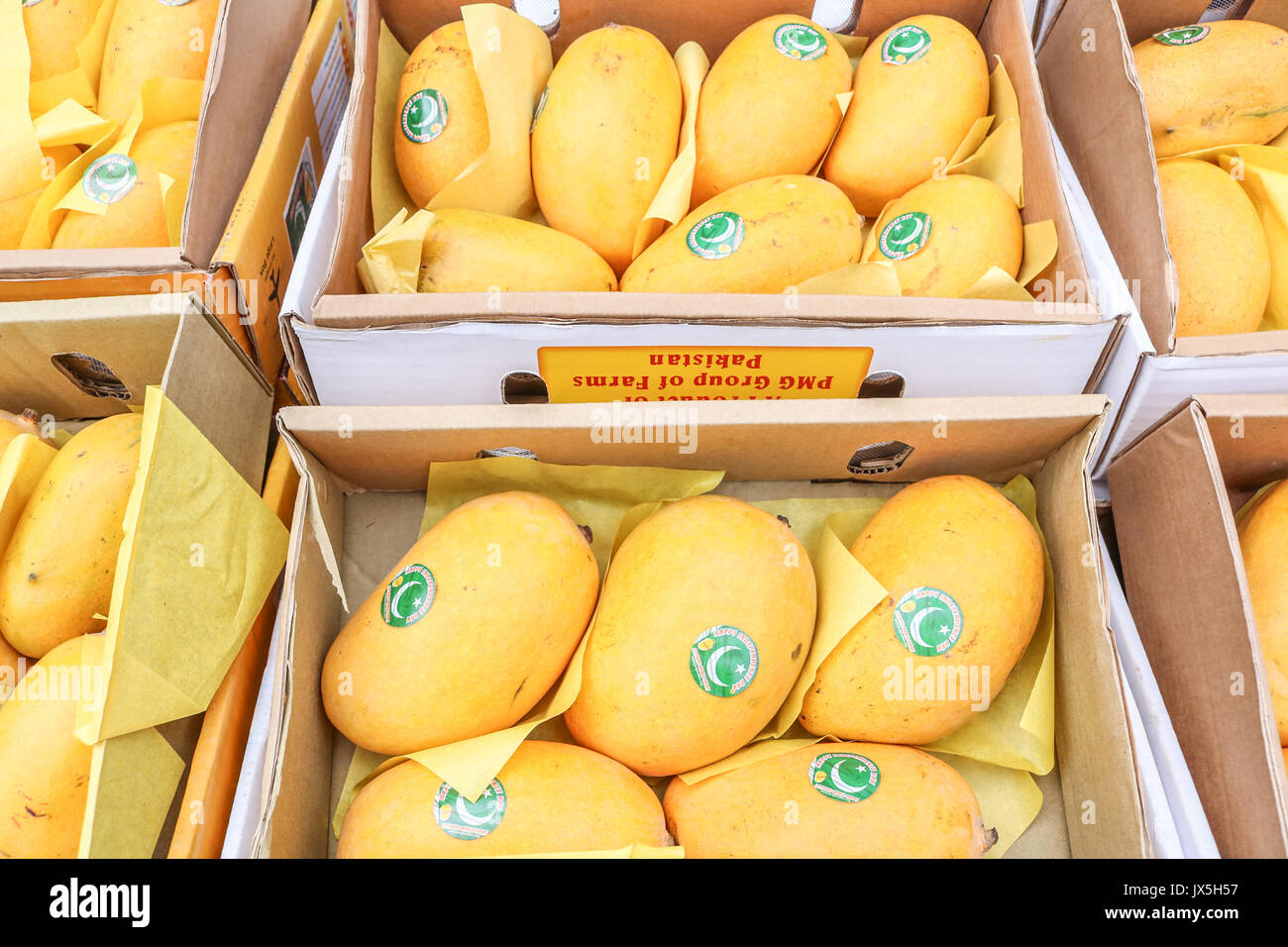 London, UK. 15th August 2017. Stickers on imported mangoes from Pakistan with Happy Independence day as  The Indian and Pakistan community in Southall West London prepare to commemorate  the 70th anniversary of India and Pakistan independence from colonial Britain in 1947 Credit: amer ghazzal/Alamy Live News Stock Photo