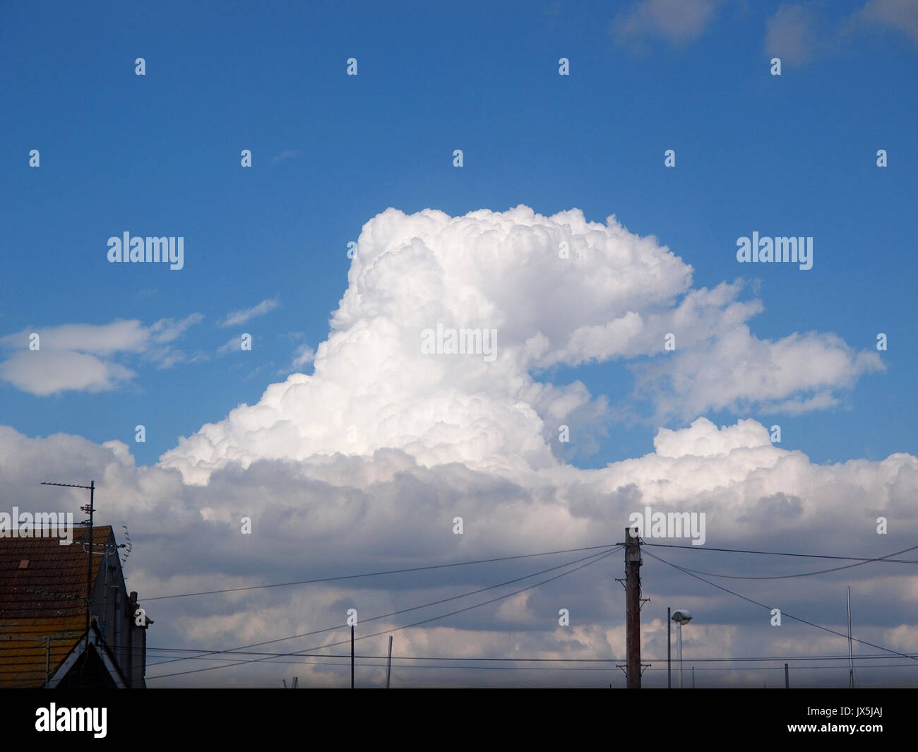 Sheerness, Kent. 15 Aug, 2017. UK Weather: sunny and warm in Sheerness, as large cumulonimbus clouds start to form, the anvil shape indicating a thundercloud. Credit: James Bell/Alamy Live News Stock Photo