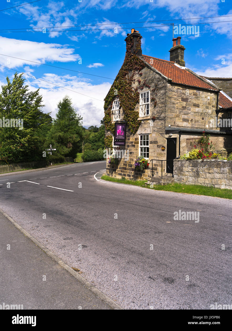 dh North Yorkshire Moors DANBY NORTH YORKSHIRE Village traditional hotel exterior country english york moor pub villages rural house stone inn Stock Photo