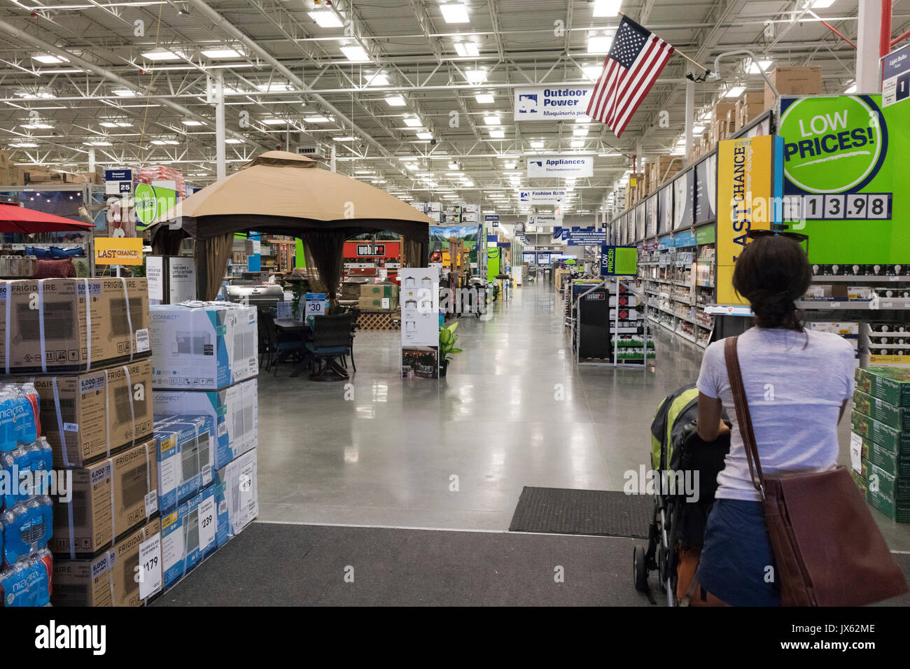Hardware store interior hires stock photography and images Alamy