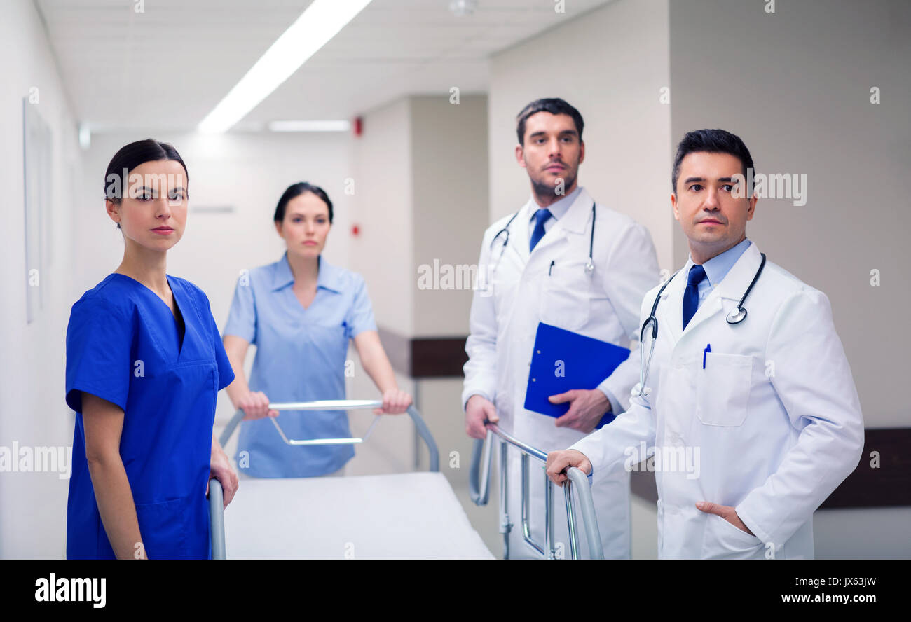 group of doctors with gurney at hospital Stock Photo Alamy