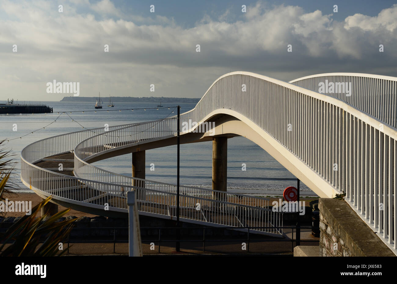 Beach railings ramp hi-res stock photography and images - Alamy