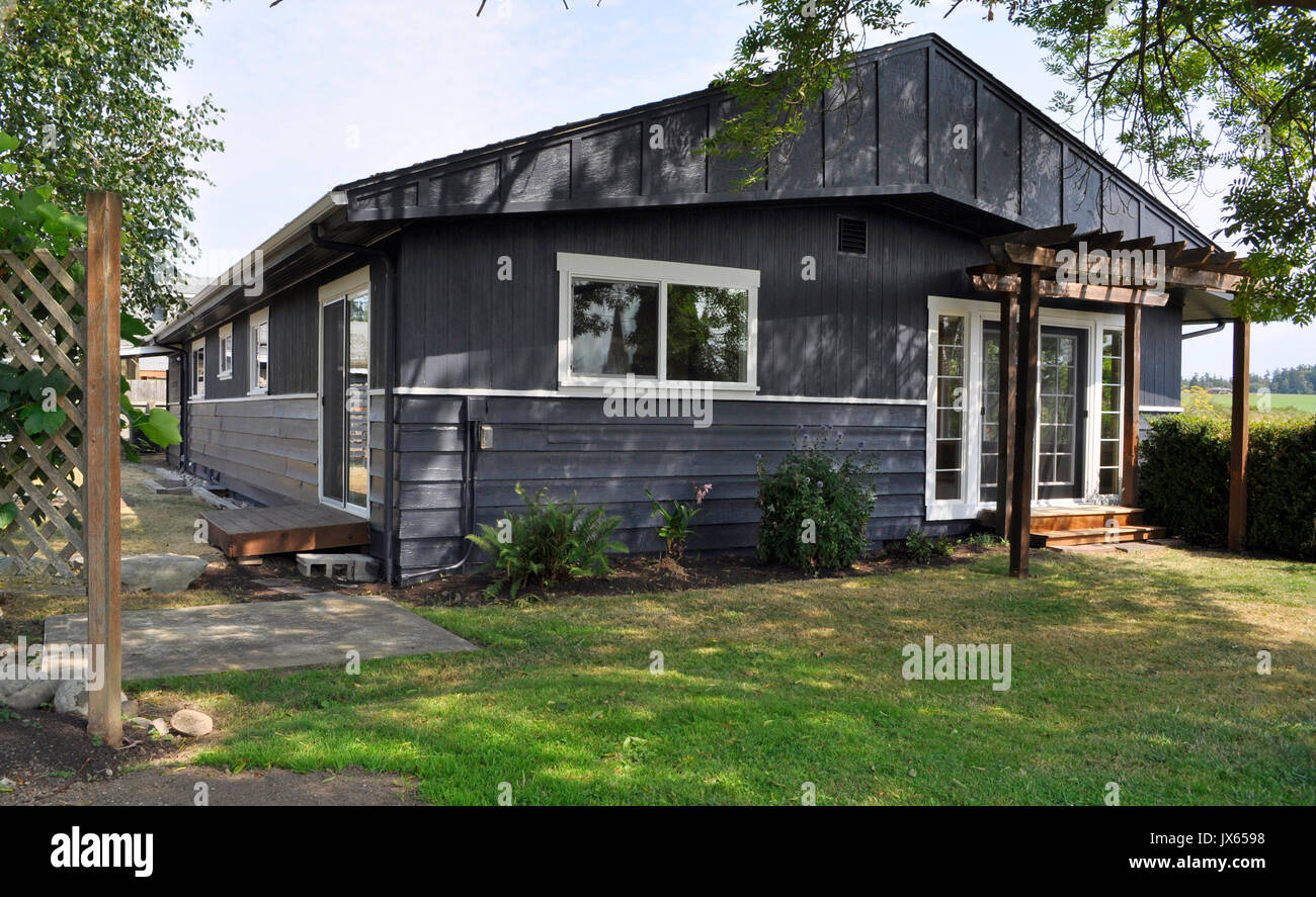 Exterior of a small family rambler home real estate in the daytime