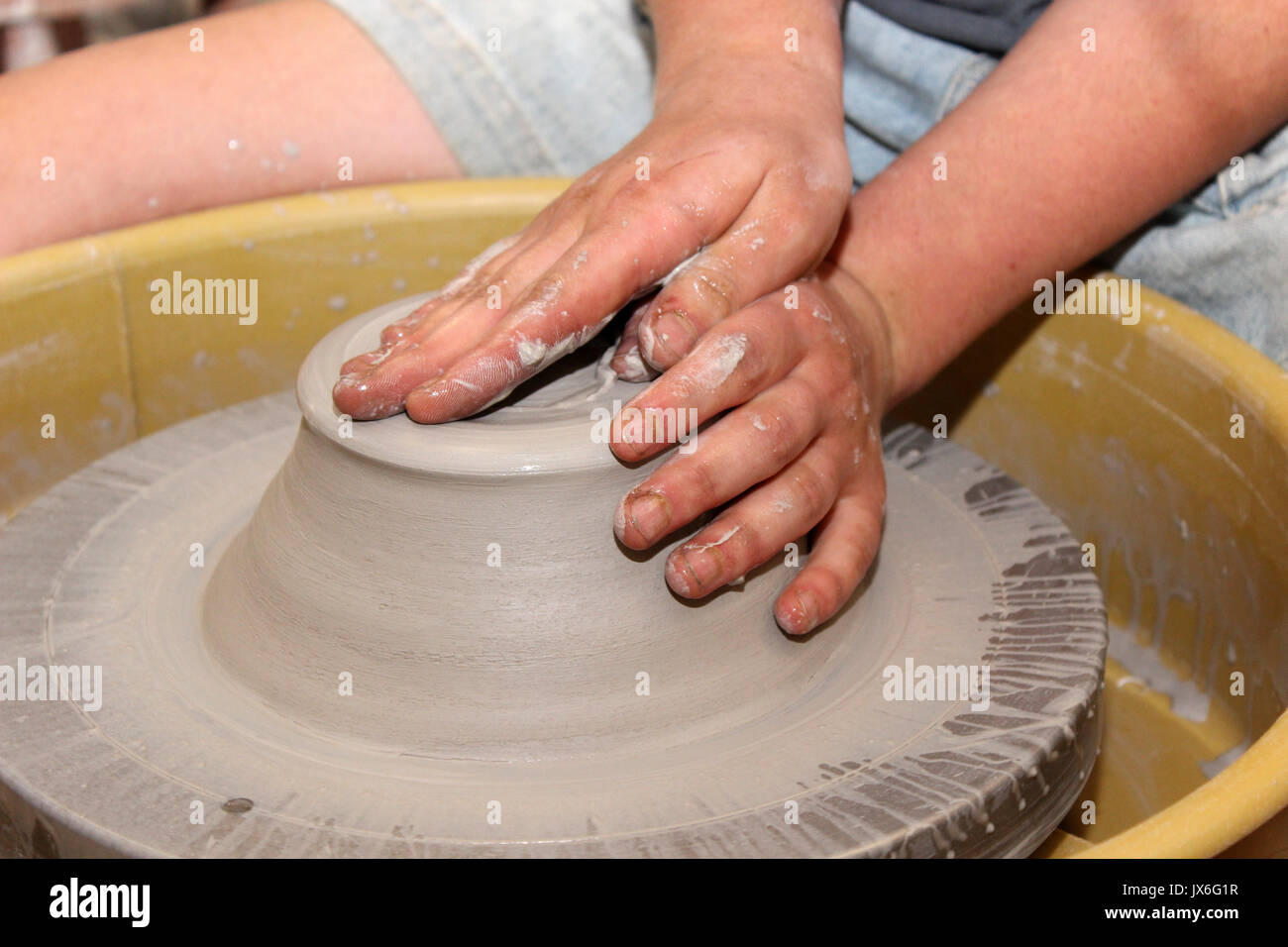 Pottery wheel hands hires stock photography and images Alamy
