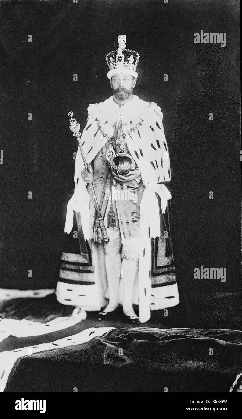 King george v coronation robes hi-res stock photography and images - Alamy