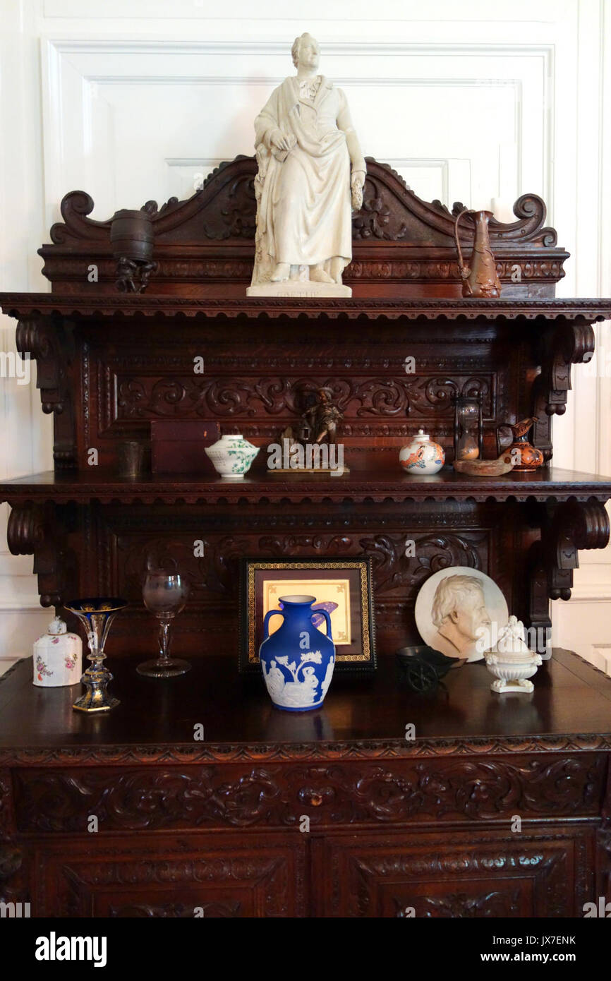 Knick knacks home hi-res stock photography and images - Alamy