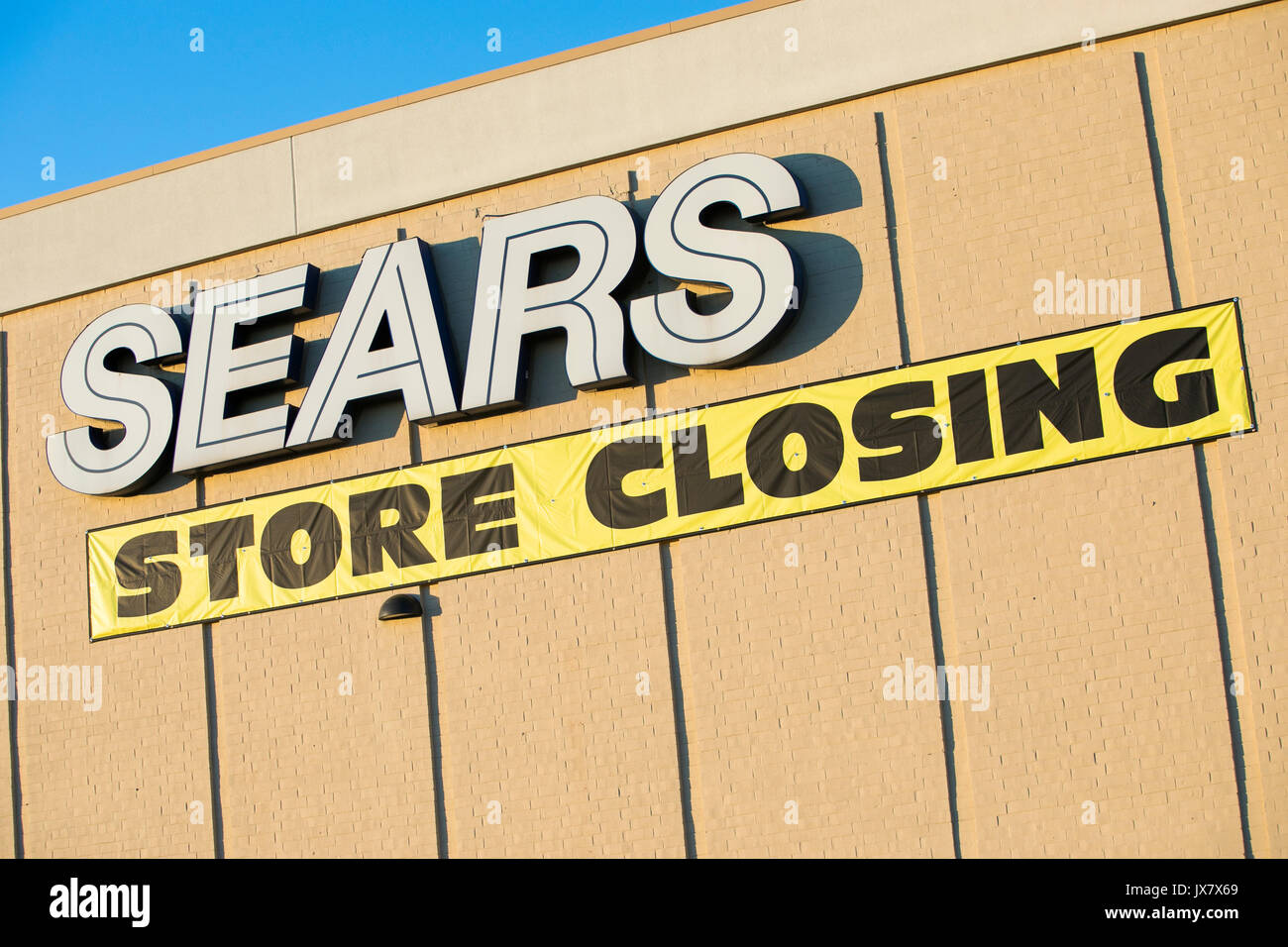 Store Closing Banner High Resolution Stock Photography and Images Alamy