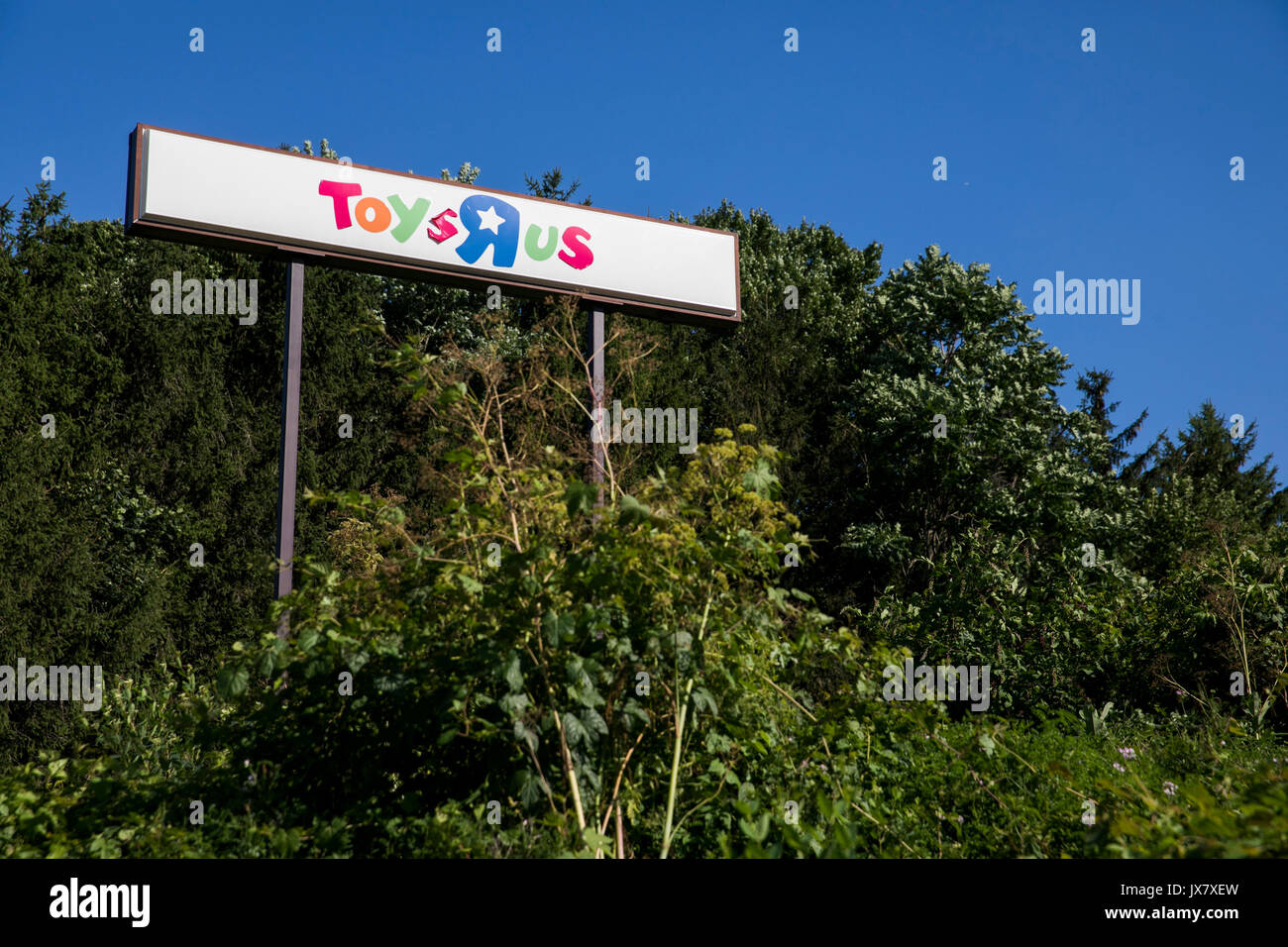 A logo sign outside of a Toys "R" Us, Inc., retail store in Lancaster