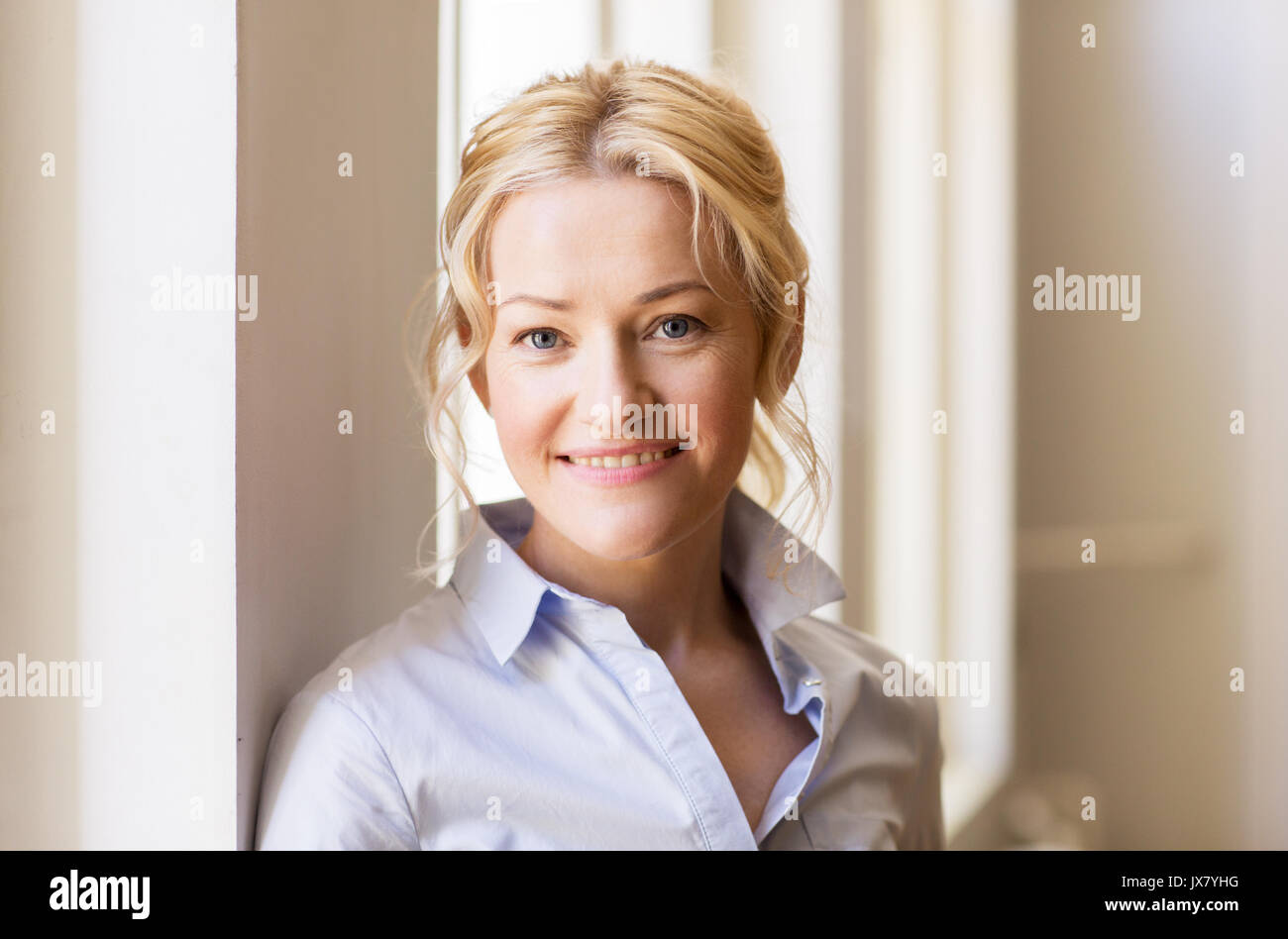 Happy blonde people hi-res stock photography and images - Alamy
